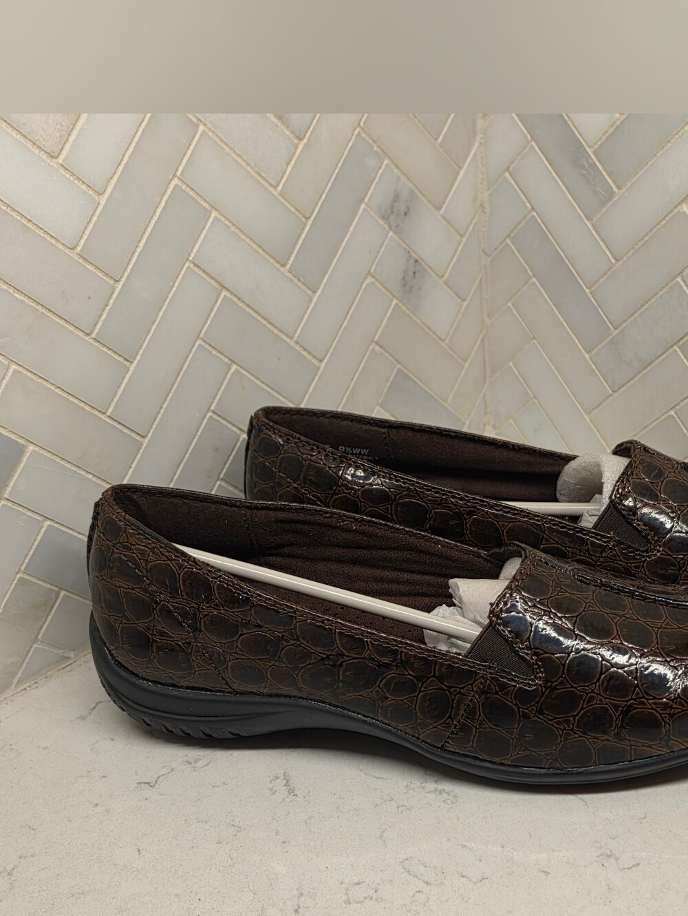 easy street Women's Dark Brown Croc-Embossed Slip-On Loafers